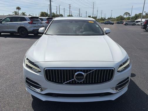 Crystal White Pearl 2017 Volvo S90 T6 Inscription