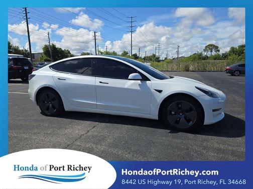 Pearl White Multi-Coat 2022 Tesla Model 3 Long Range