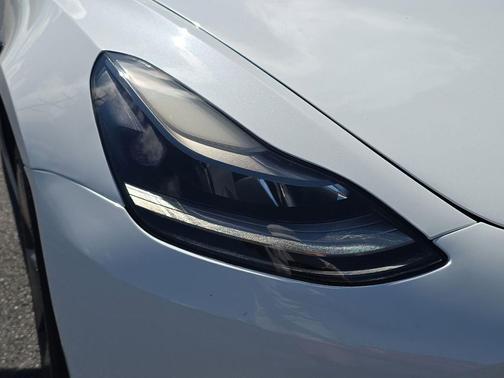 Pearl White Multi-Coat 2022 Tesla Model 3 Long Range