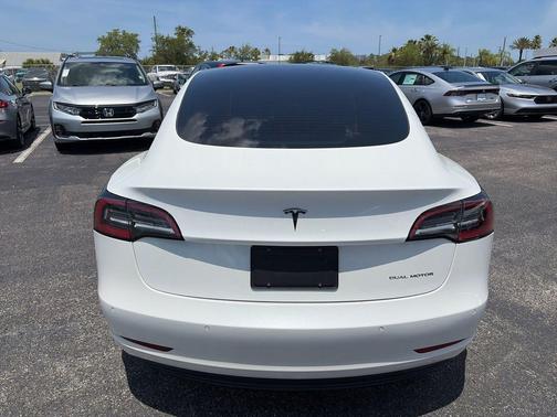 Pearl White Multi-Coat 2022 Tesla Model 3 Long Range