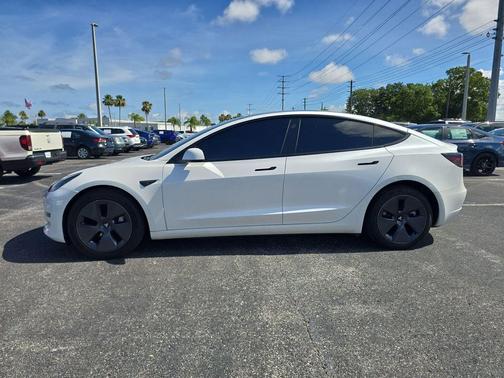 Pearl White Multi-Coat 2022 Tesla Model 3 Long Range
