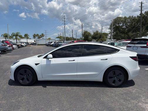 Pearl White Multi-Coat 2022 Tesla Model 3 Long Range