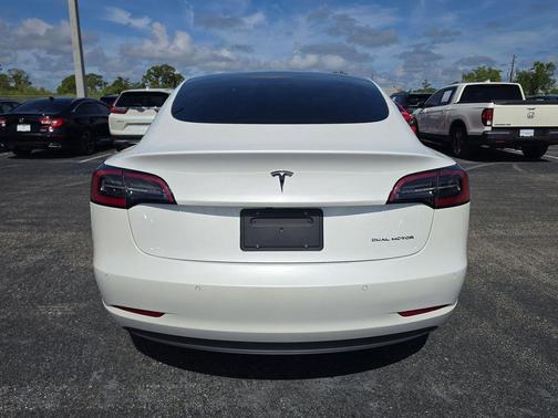 Pearl White Multi-Coat 2022 Tesla Model 3 Long Range