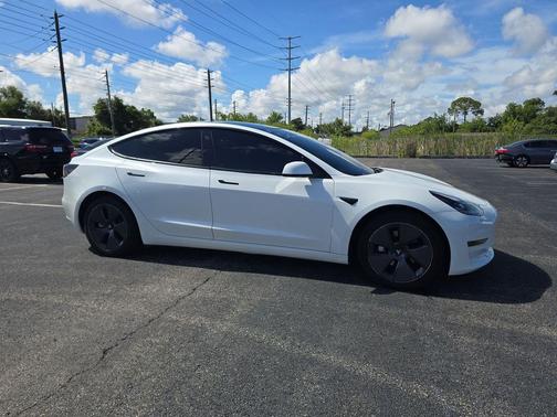 Pearl White Multi-Coat 2022 Tesla Model 3 Long Range