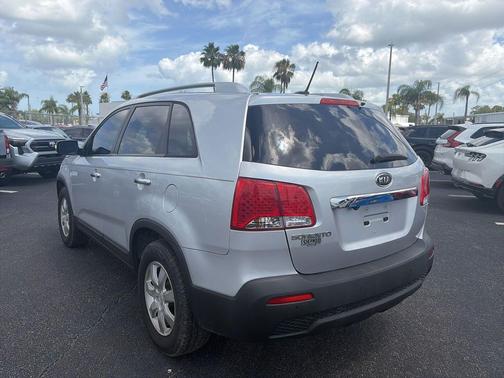 Bright Silver 2011 Kia Sorento LX