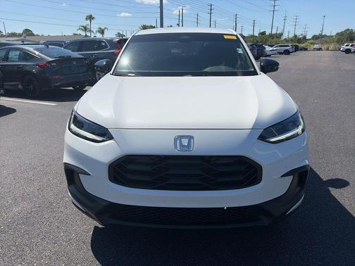 Platinum White Pearl 2025 Honda HR-V 2WD Sport