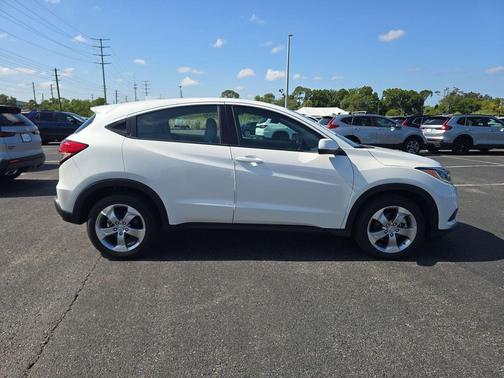 Platinum White Pearl 2022 Honda HR-V LX