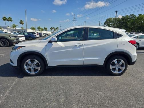 Platinum White Pearl 2022 Honda HR-V LX