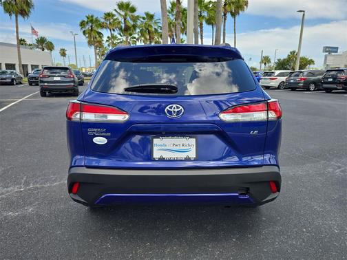 2022 Toyota Corolla Cross LE