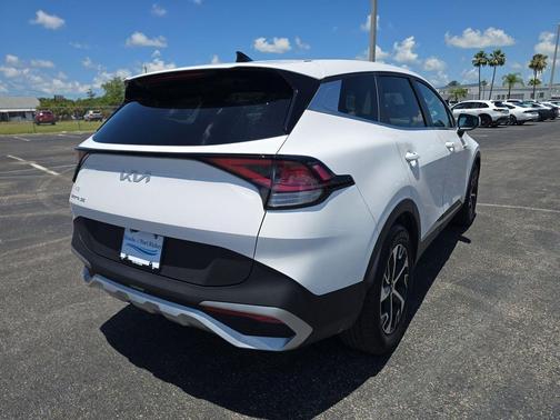 Glacial White Pearl 2024 Kia Sportage EX