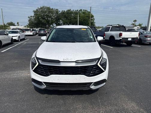 Glacial White Pearl 2024 Kia Sportage EX