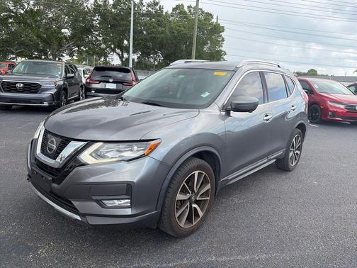 Gun Metallic 2017 Nissan Rogue SL
