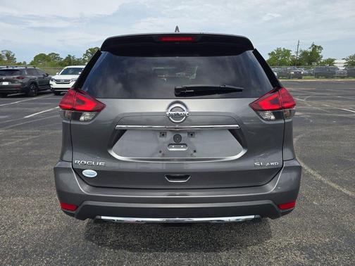 Gun Metallic 2017 Nissan Rogue SL