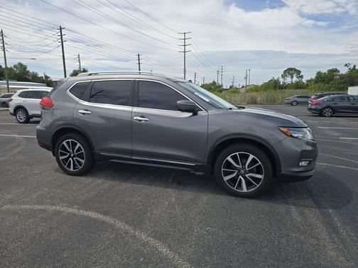 Gun Metallic 2017 Nissan Rogue SL