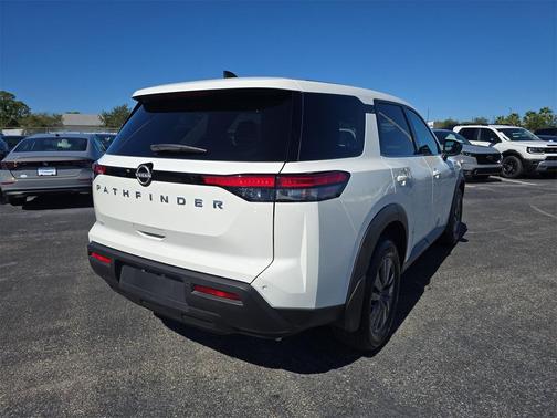 2025 Nissan Pathfinder S FWD