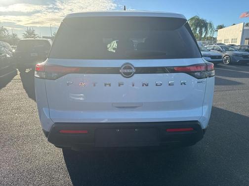 2025 Nissan Pathfinder S FWD