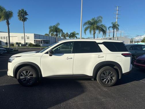 2025 Nissan Pathfinder S FWD