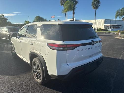 2025 Nissan Pathfinder S FWD