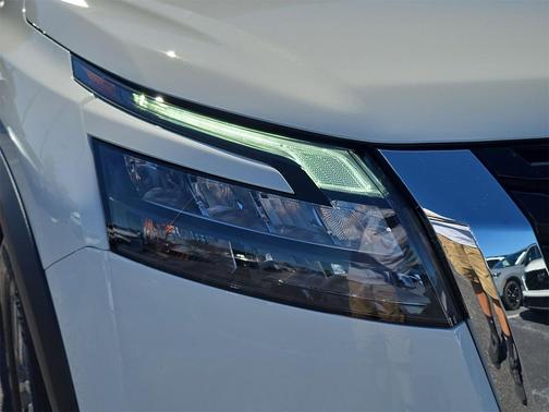 2025 Nissan Pathfinder S FWD