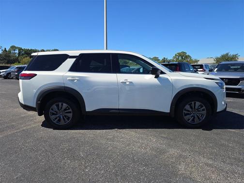 2025 Nissan Pathfinder S FWD