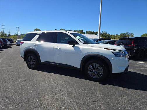 2025 Nissan Pathfinder S FWD