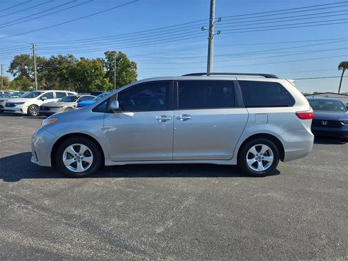 2019 Toyota Sienna LE