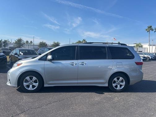 2019 Toyota Sienna LE