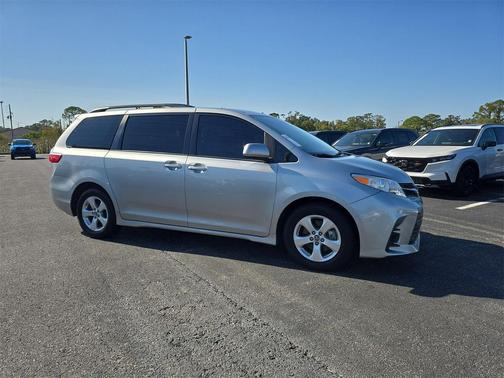 2019 Toyota Sienna LE
