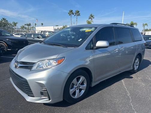 2019 Toyota Sienna LE
