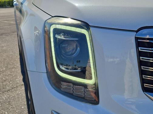 Snow White Pearl 2021 Kia Telluride S