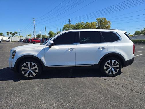 Snow White Pearl 2021 Kia Telluride S