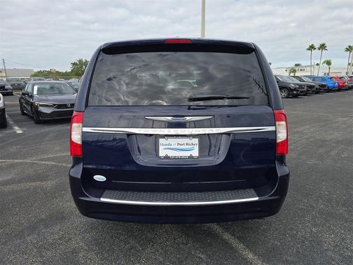 2015 Chrysler Town & Country LX