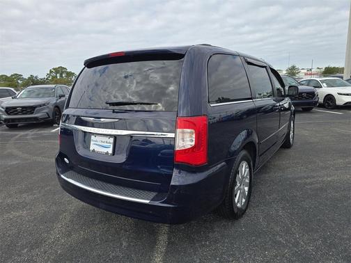 2015 Chrysler Town & Country LX