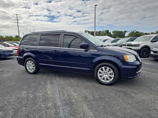 2015 Chrysler Town & Country LX