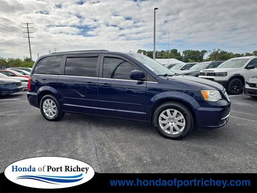 2015 Chrysler Town & Country LX