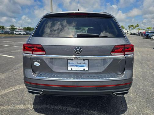 Platinum Gray Metallic 2021 Volkswagen Atlas 3.6L SE w/Technology