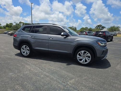 Platinum Gray Metallic 2021 Volkswagen Atlas 3.6L SE w/Technology