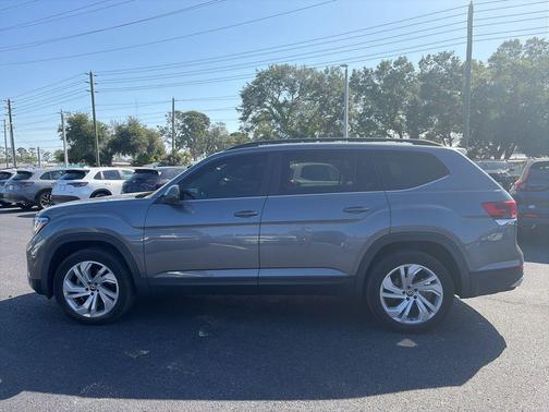 Platinum Gray Metallic 2021 Volkswagen Atlas 3.6L SE w/Technology
