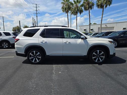 2023 Honda Pilot Touring 8-Passenger