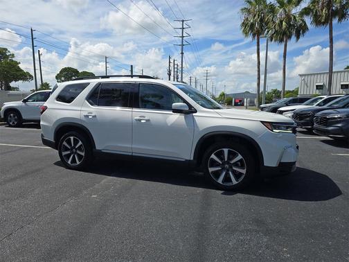 2023 Honda Pilot Touring 8-Passenger