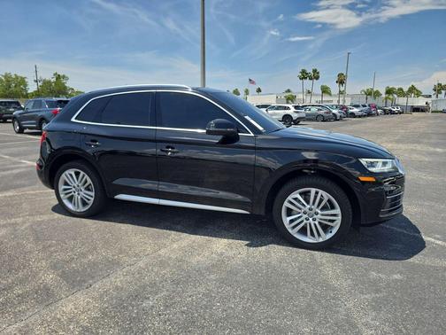 Mythos Black Metallic 2018 Audi Q5 2.0T Premium Plus