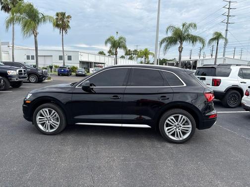Mythos Black Metallic 2018 Audi Q5 2.0T Premium Plus