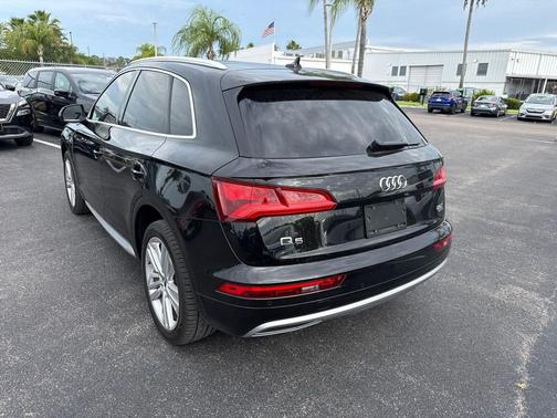 Mythos Black Metallic 2018 Audi Q5 2.0T Premium Plus