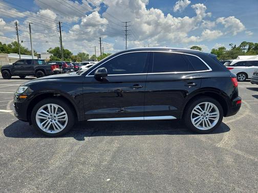Mythos Black Metallic 2018 Audi Q5 2.0T Premium Plus