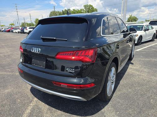 Mythos Black Metallic 2018 Audi Q5 2.0T Premium Plus