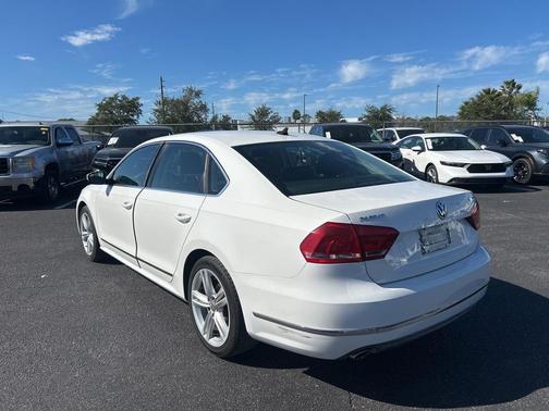 2013 Volkswagen Passat 2.0 TDI SE w/ Sunroof