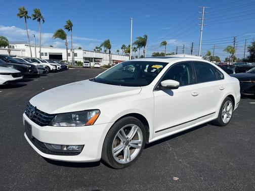 2013 Volkswagen Passat 2.0 TDI SE w/ Sunroof