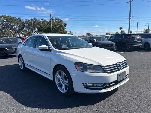 2013 Volkswagen Passat 2.0 TDI SE w/ Sunroof