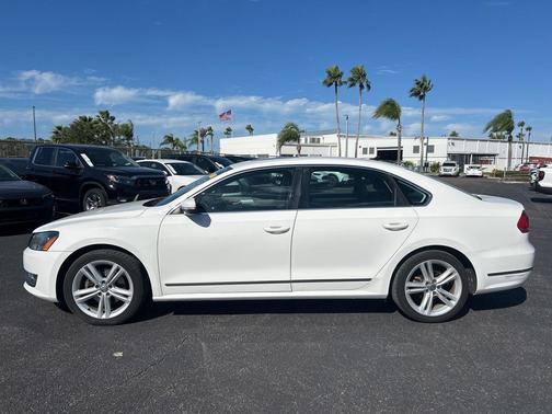 2013 Volkswagen Passat 2.0 TDI SE w/ Sunroof