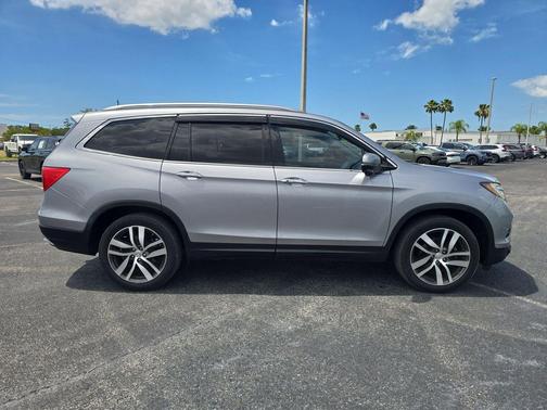 Lunar Silver Metallic 2018 Honda Pilot Touring